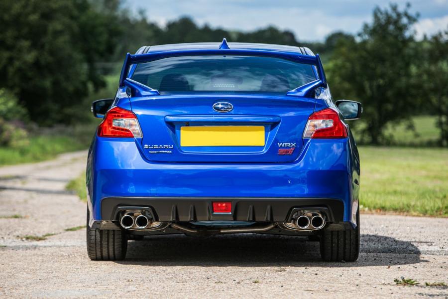  Subaru WRX STI Final Edition 2017 года  (UK) (фото 17 из 21)